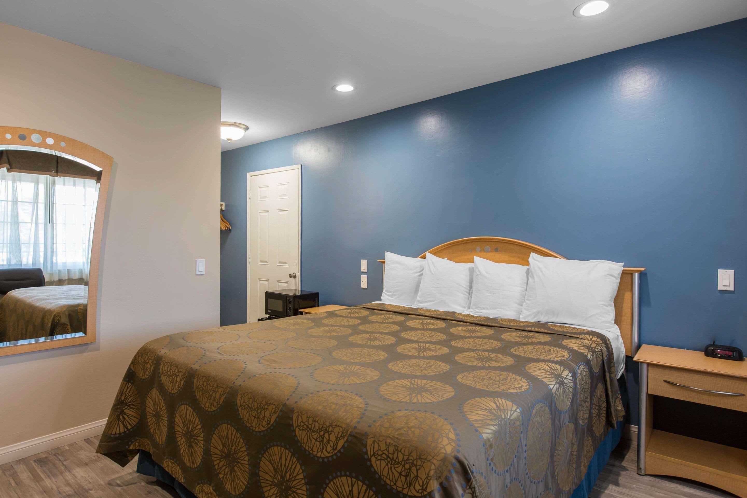 Rodeway Downtown Inn