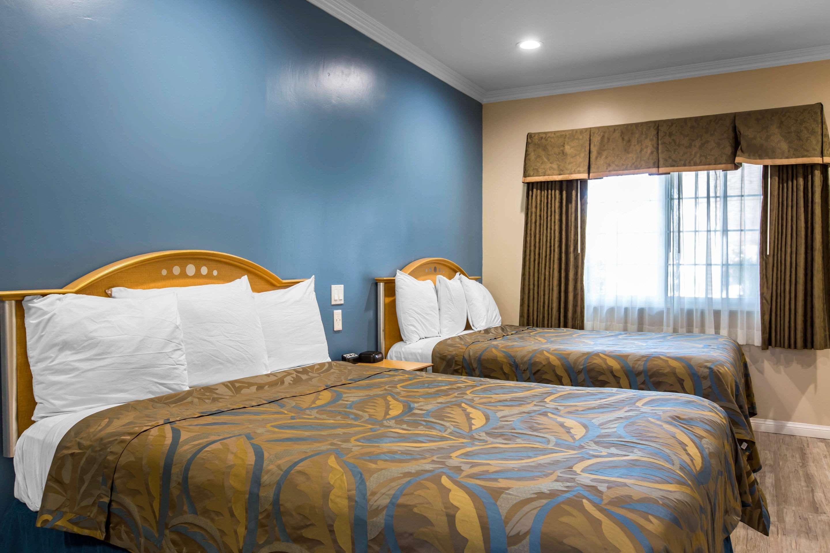 Inn Rodeway Downtown 2*