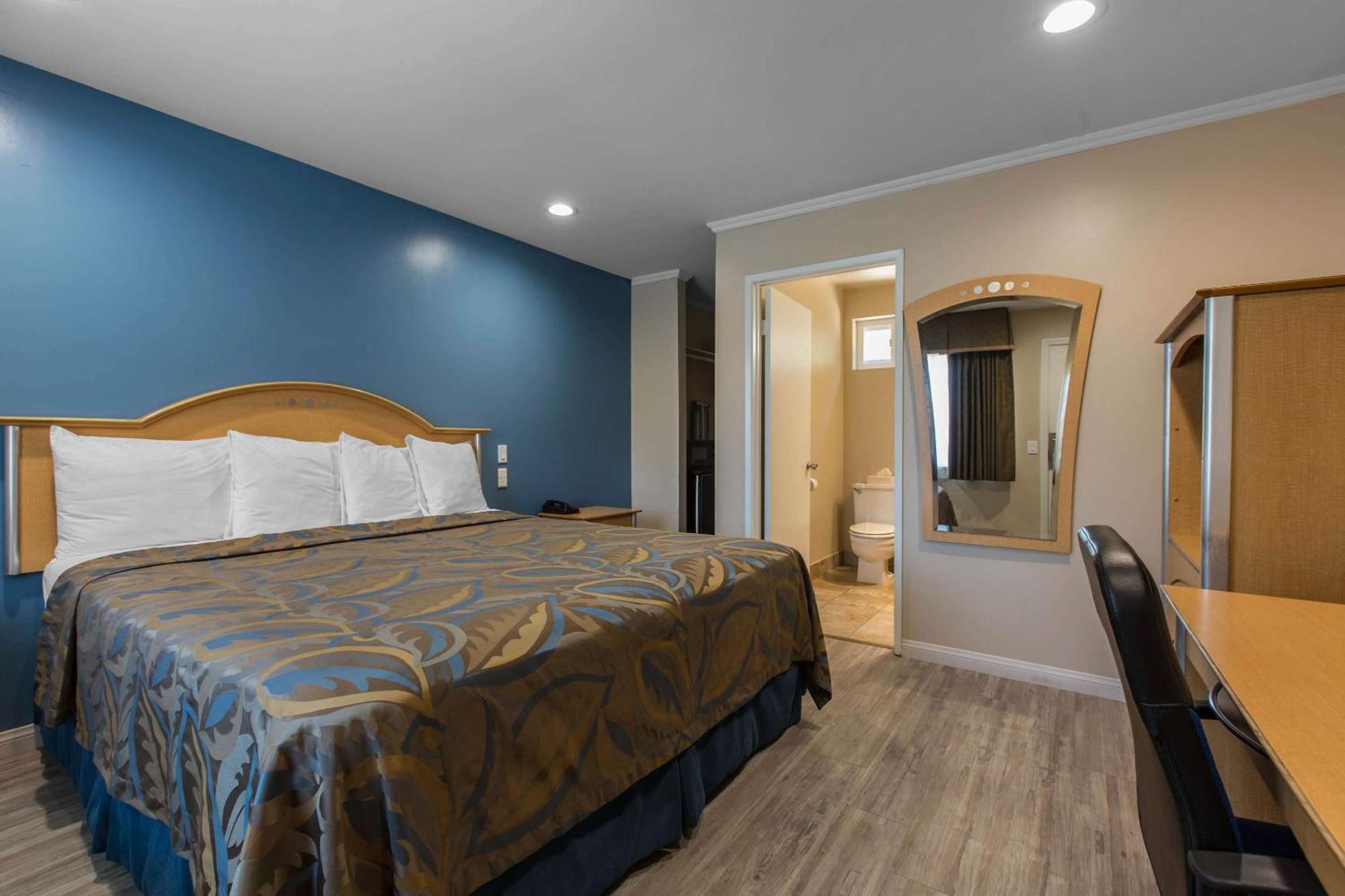 Inn Rodeway Downtown 2*