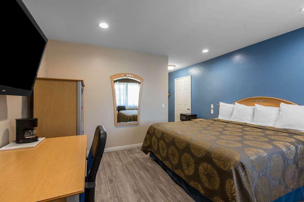 Rodeway Downtown 2* Escondido