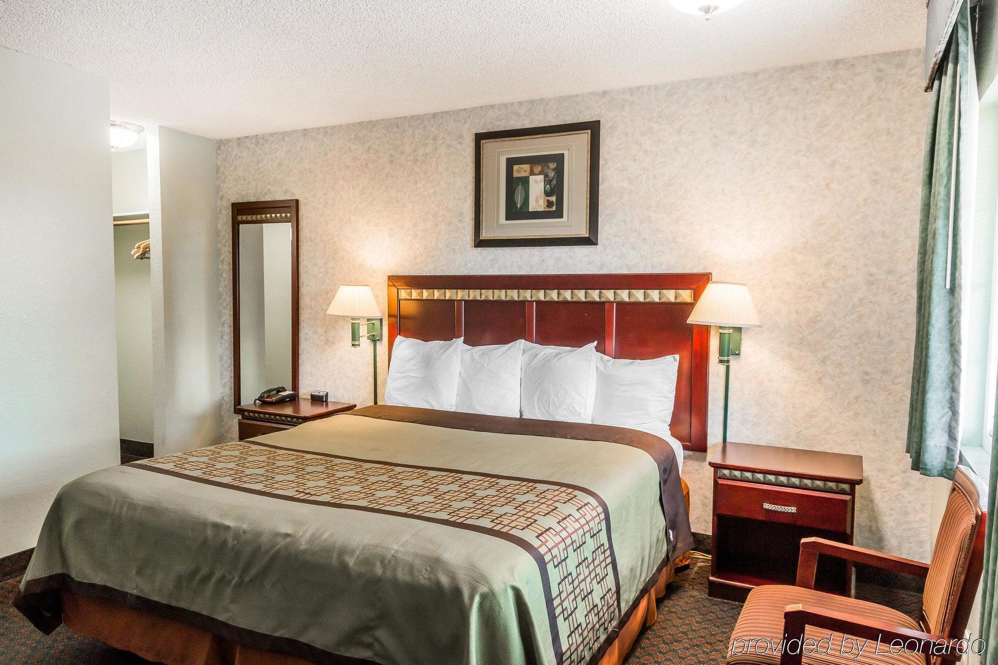 Rodeway Downtown 2* Escondido