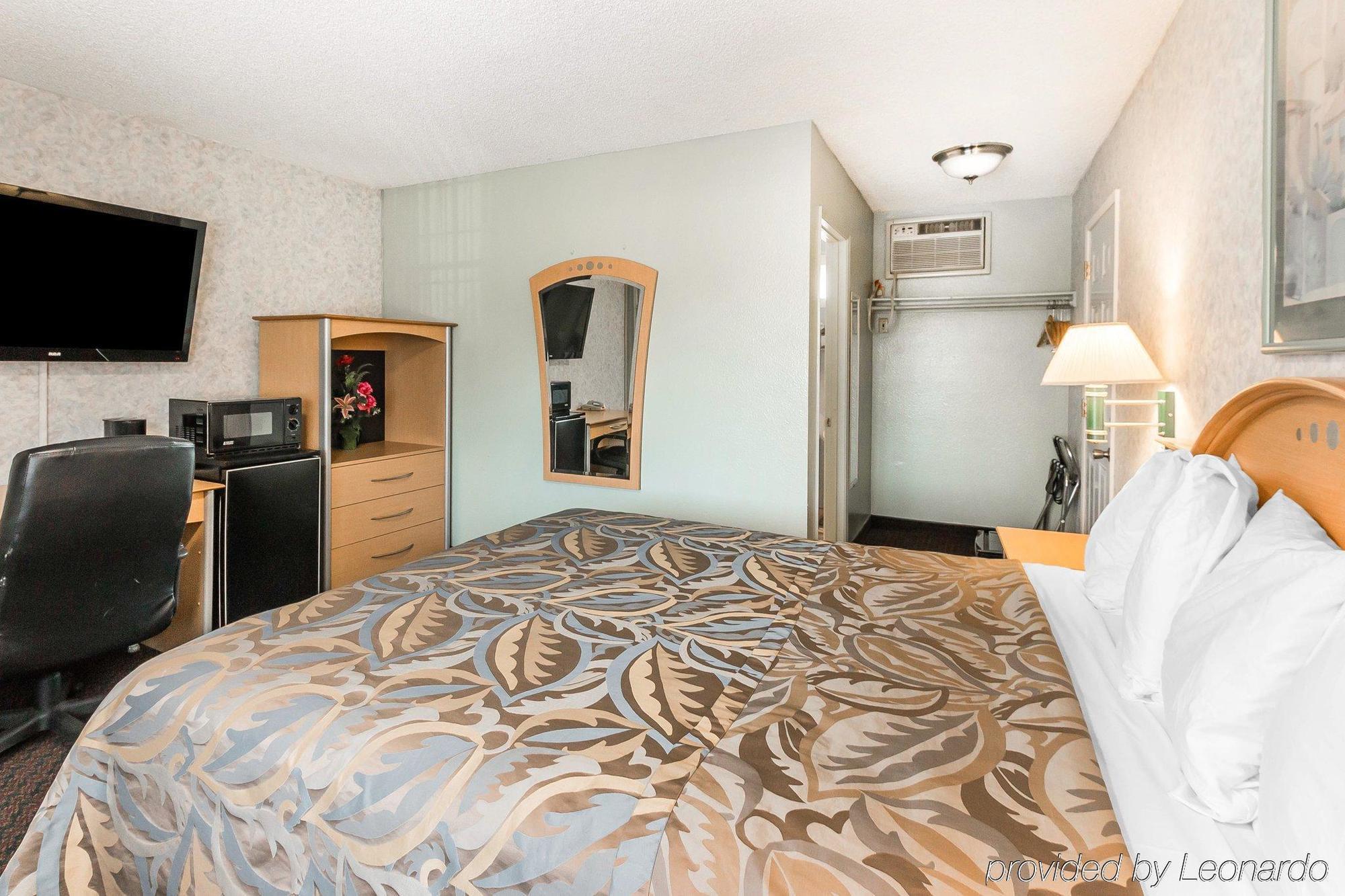 Rodeway Downtown 2* Escondido